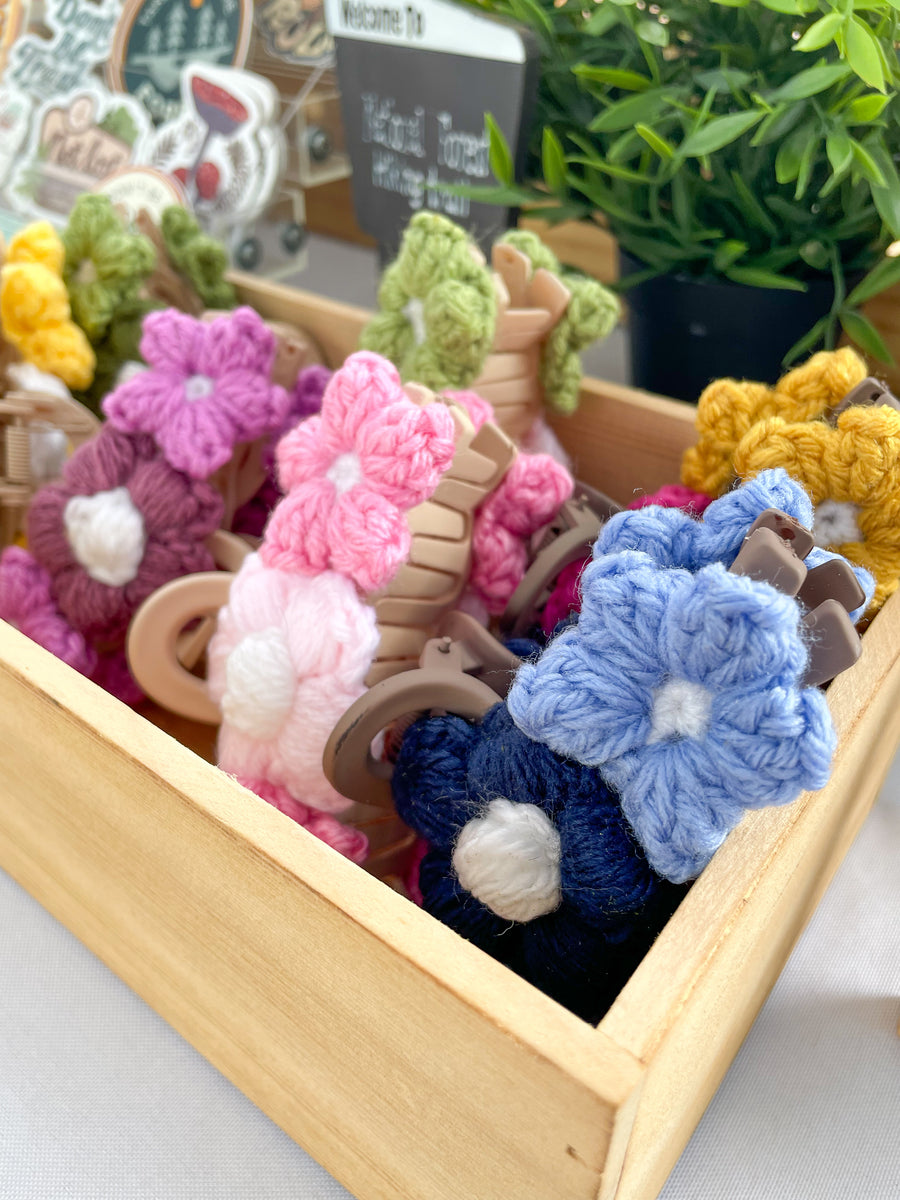 Crochet Flower Claw Clip – Jillian display picture 2